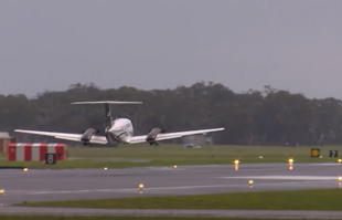 VIDEO Avion u Australiji sletio s uvučenim kotačima