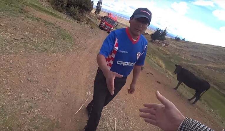 Htio ući u bolivijsko selo, nije mu dao tip u hrvatskom dresu (podmitio ga je)