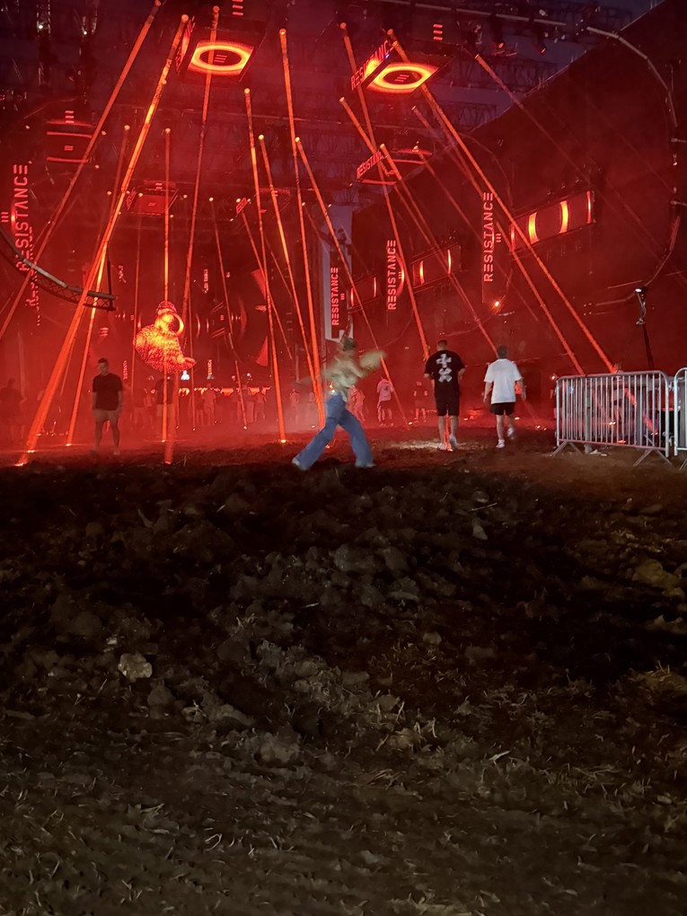 Kaos kod Resistance stagea na Ultri. Blato posvuda, širio se i neugodan miris