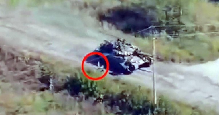 VIDEO Ukrajinci objavili snimku: "Ruski tenk bježi, iz njega ispadaju vojnici"