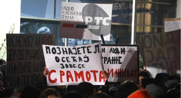 Novinari Radija Beograd izbačeni iz zgrade, zabranjeno im raditi za vikend