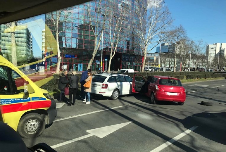 Prometna u Zagrebu, sudarila se tri auta
