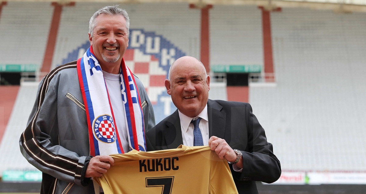 Hajduk uručio Toniju Kukoču poseban dres
