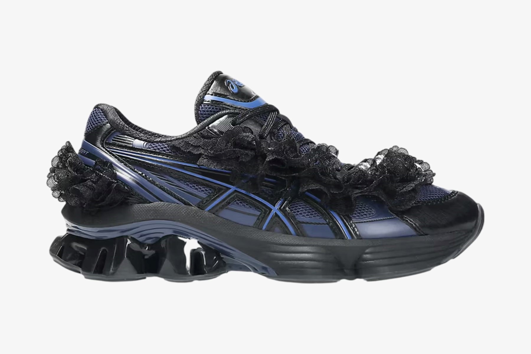 ASICS predstavio tenisice s čipkom. Ljudi su oduševljeni