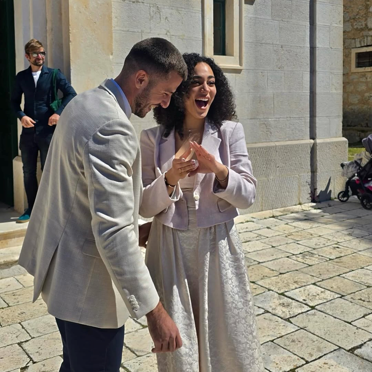 Vilibald Vuco zaprosio djevojku Meriam na Hvaru