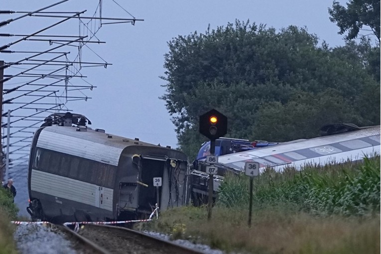 Vlakovi se frontalno sudarili u Danskoj. Nekoliko ljudi ozlijeđeno