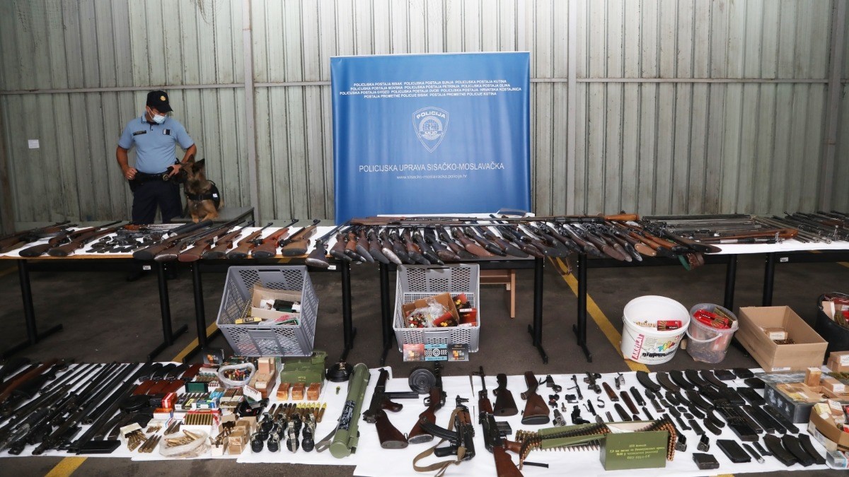 U Sisku pronađen najveći ilegalni arsenal oružja u povijesti ove policijske uprave