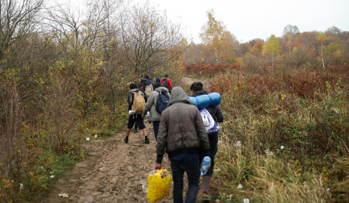 Migrant kojeg je policajac upucao i dalje je u životnoj opasnosti
