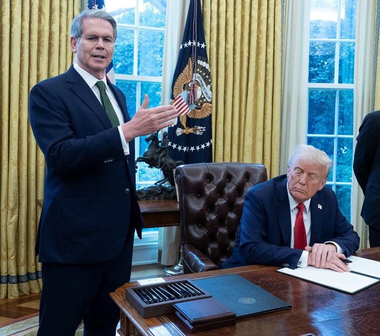 Trumpov ministar financija: Za pad tržišta kriv je AI i kineski DeepSeek