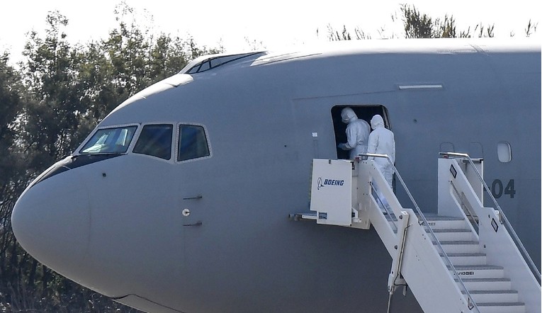 Kanađanin u avionu izmislio da ima koronavirus, pilot morao prisilno sletjeti