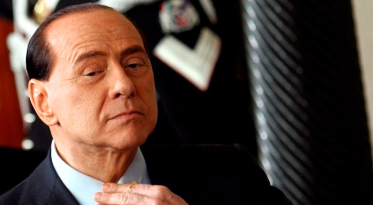 Berlusconi je mrtav, ali suđenje vezano uz "bunga bunga" zabave ide ispočetka