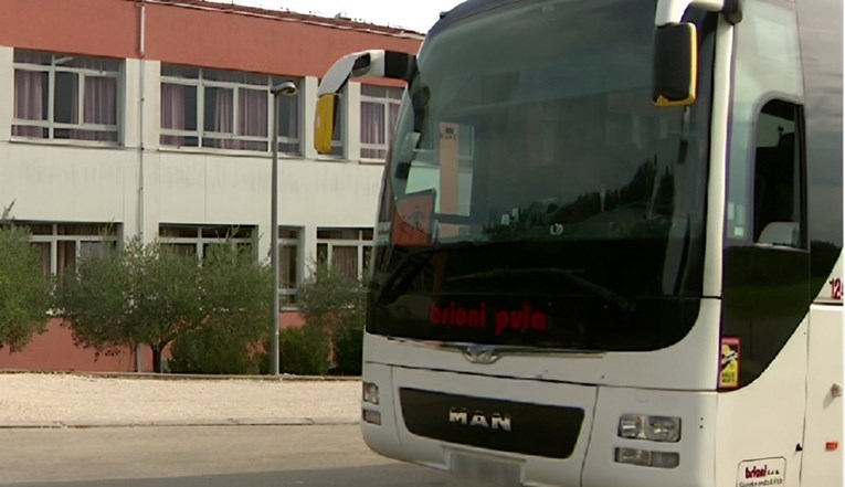 Djeca iz Barbana voze se u neispravnim školskim busevima. Kazne vozačima i vlasniku