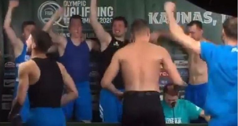 Dončić je na presici govorio srpski. Par dana kasnije na presicu su mu upali suigrači