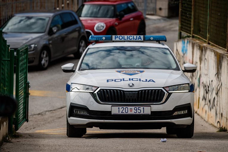 Osmaš u Splitu na satu izvadio nož. Odvela ga policija