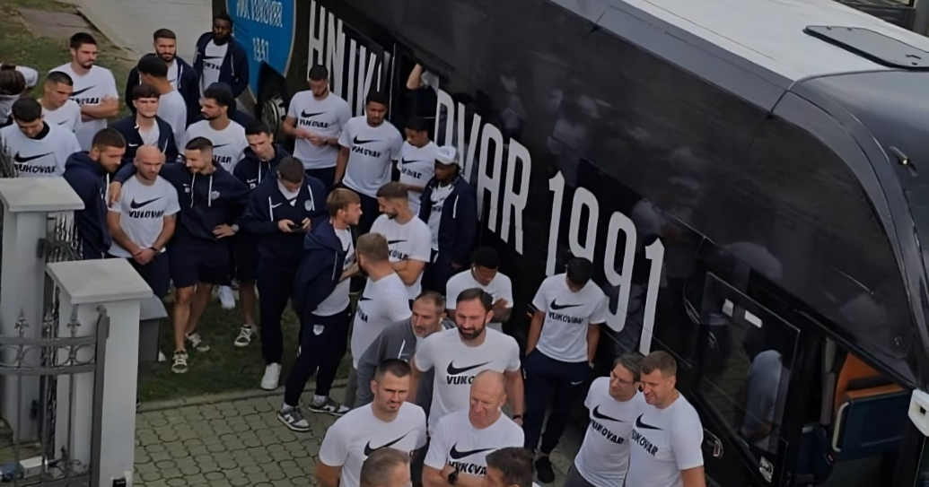 Nogometaši Vukovara uoči utakmice posjetili direktora kojem je operirano srce