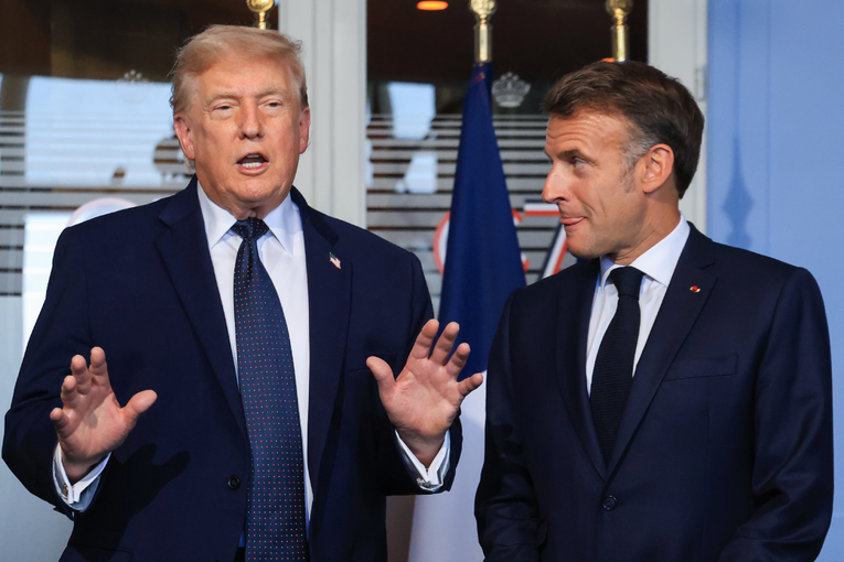 Trump stigao u Francusku. Macron ga je trebao dočekati osobno, ali nije to napravio