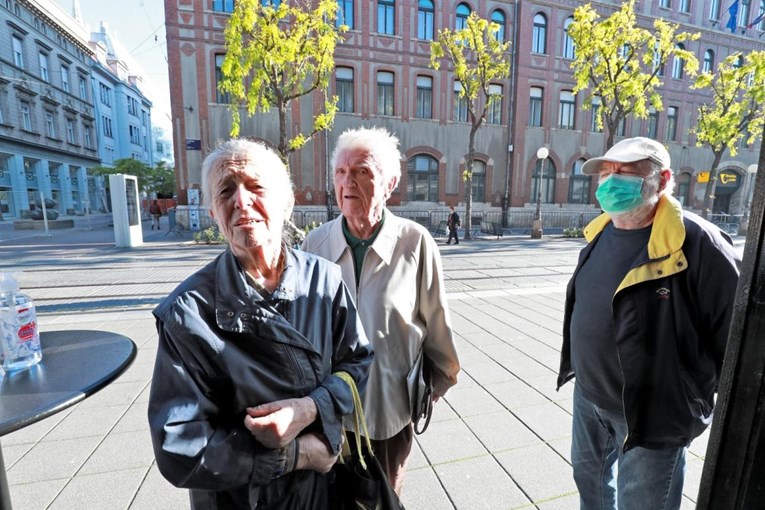 FOTO Otvoreni frizerski saloni: Građani brže-bolje došli na šišanje