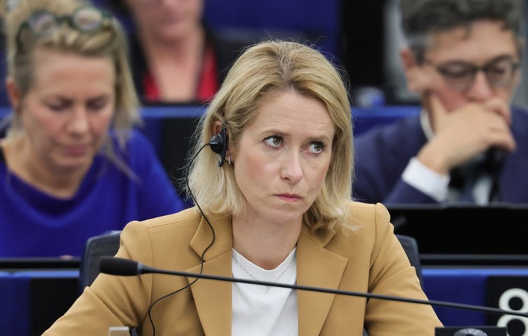 Kallas: Amerika tjera Ukrajinu na predaju