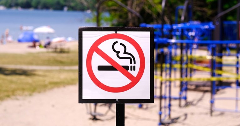 Na ovim europskim plažama pušenje se kažnjava. Treba li i Hrvatska uvesti zabranu? 
