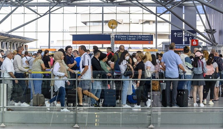 Kaos na njemačkim aerodromima, izgubljene tisuće kofera, otkazani letovi...