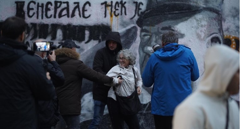 U Srbiji bacala jaja na mural Ratka Mladića, odbila platiti kaznu. Sad mora u zatvor