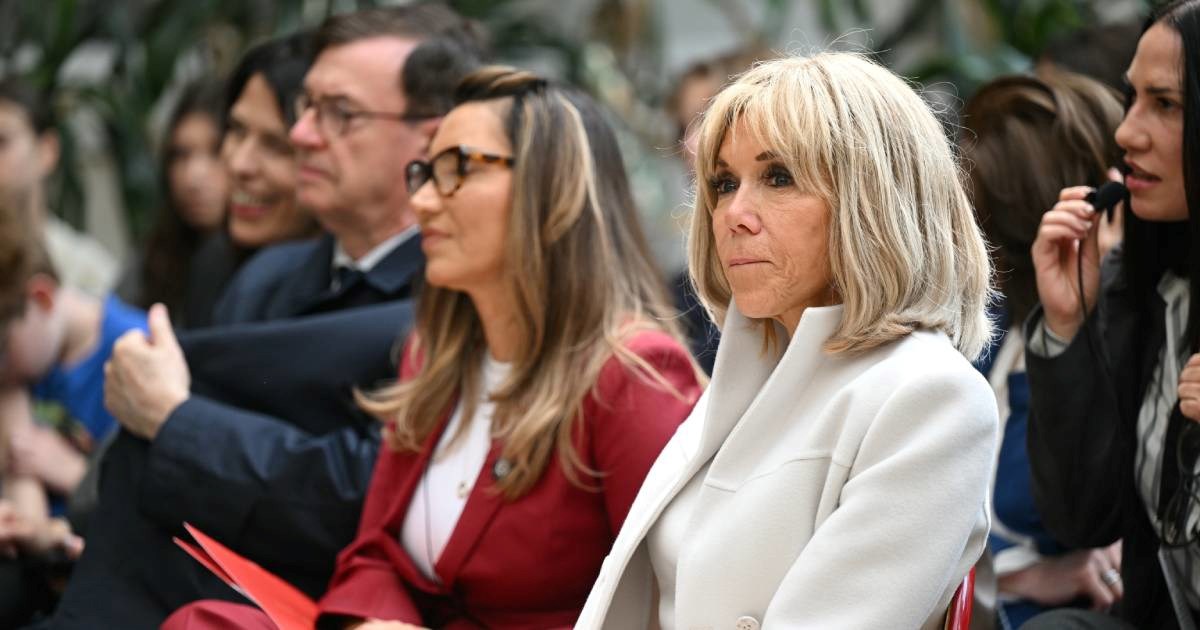 Kći Brigitte Macron: Zbog glasina da je muškarac, mama je promijenila izgled i odjeću