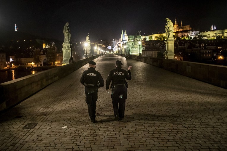 Rekordi u više europskih zemalja, neke zemlje uvode nove stroge mjere