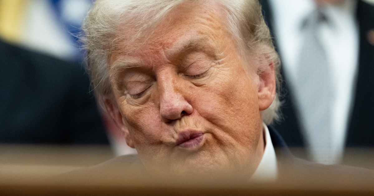 Trump je zaprijetio carinama od 100% Europi. Nitko nije ni trepnuo