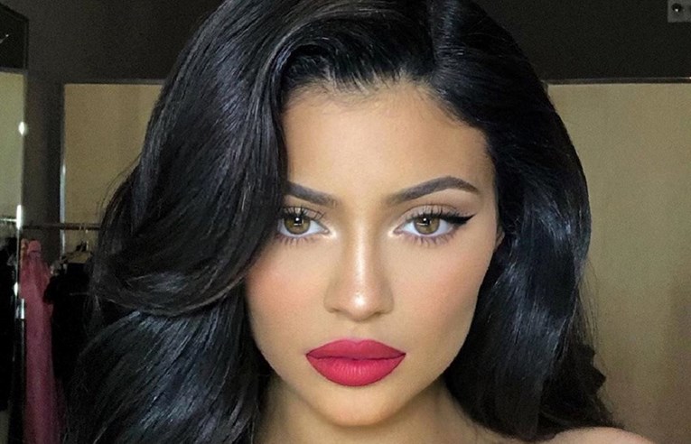 Kylie Jenner napali na Instagramu zbog kćeri: "Premala je da to nosi..."