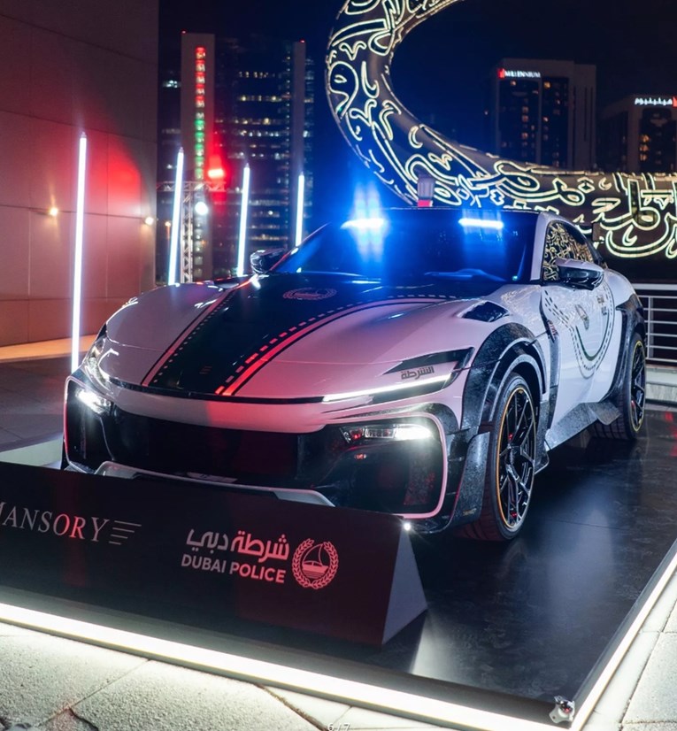 FOTO Mansory unakazio još jedan Ferrari. Vozit će ga policija u Dubaiju
