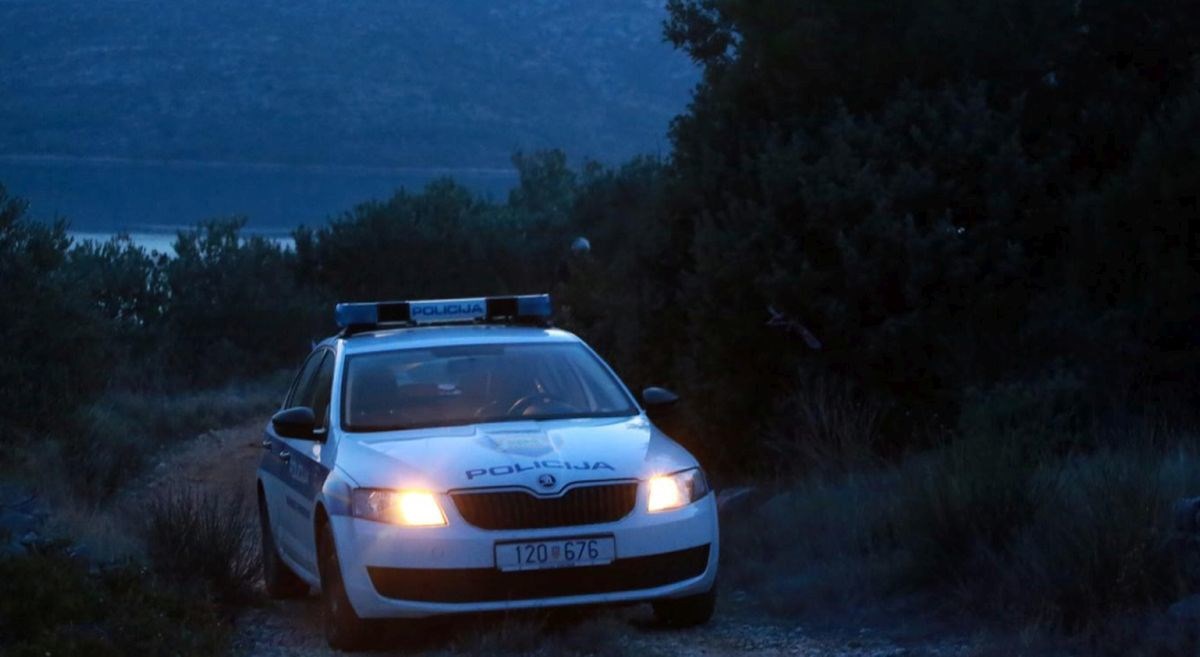 U Trogiru vozio moped u suprotnom smjeru, odbio dati vozačku pa napao policajku