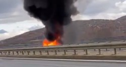 Vatrogasci: Od auta koji se zapalio na A1 nije ostalo ništa