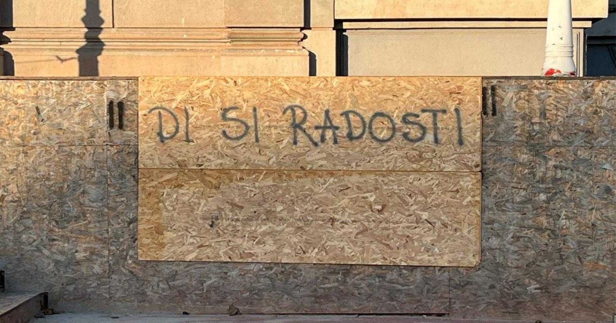 U centru Zagreba opet osvanuli grafiti "Di si radosti" i "Di si lipa"