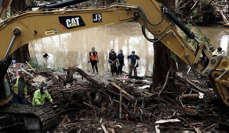 U poplavama u Teksasu 120 mrtvih. Traje očajnička potraga