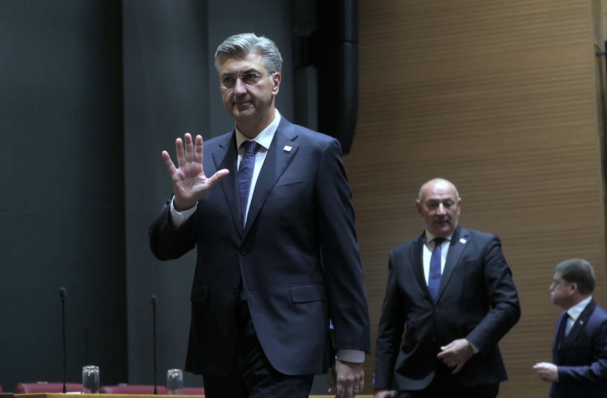 UŽIVO Obraća se veseli Plenković. Oporba napustila sabornicu