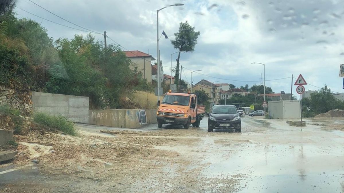 Veliko nevrijeme kraj Splita, u pola sata palo 40 litara kiše po kvadratnom metru