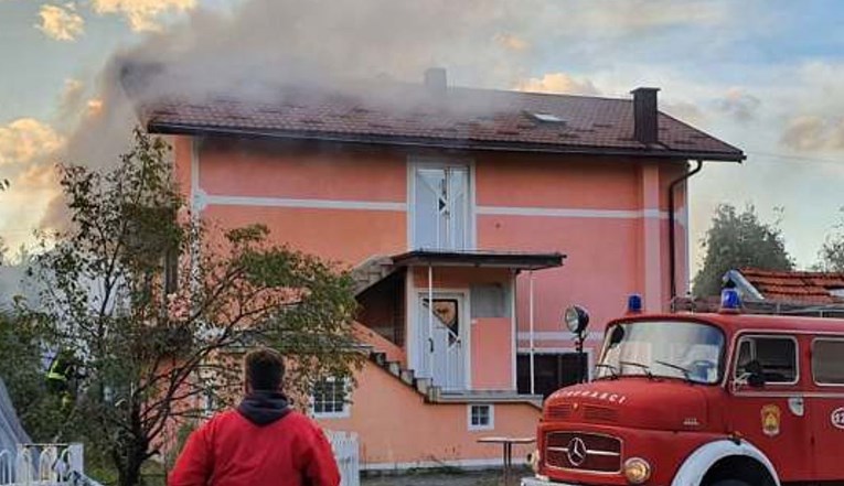 U Bihaću zapaljena napuštena kuća, sumnja se na migrante