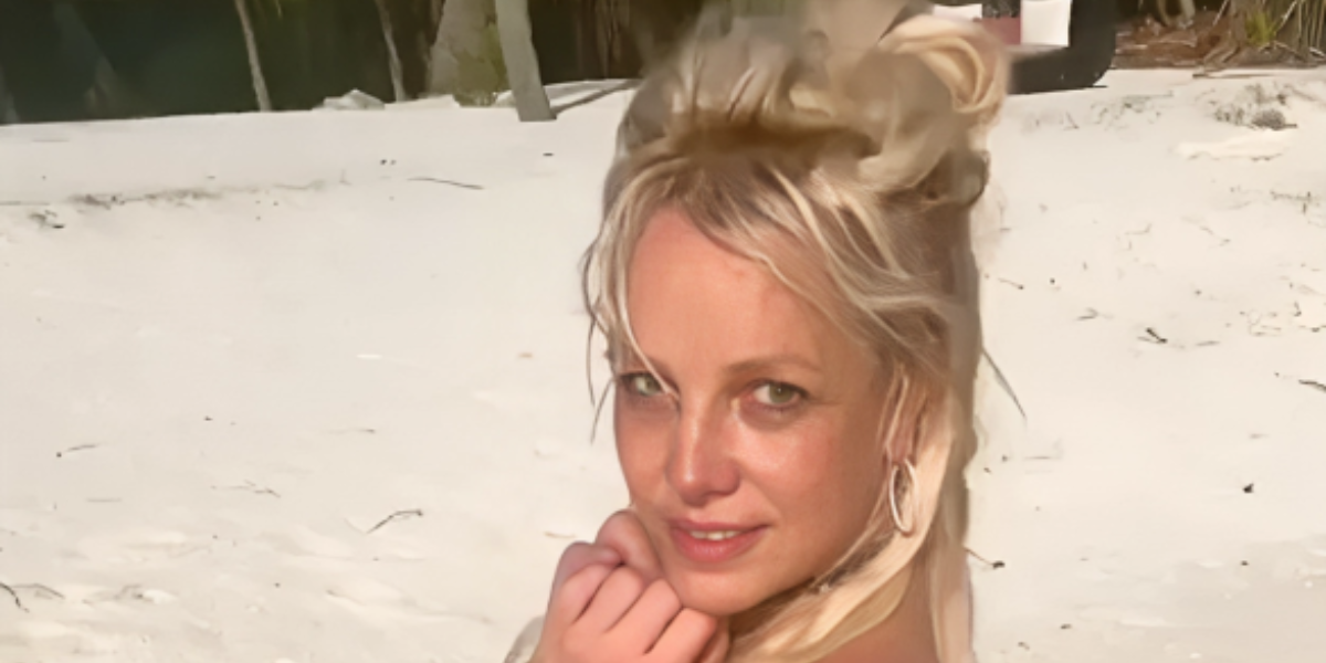 Britney Spears potpuno gola proslavila "povijesni" uspjeh svoje knjige