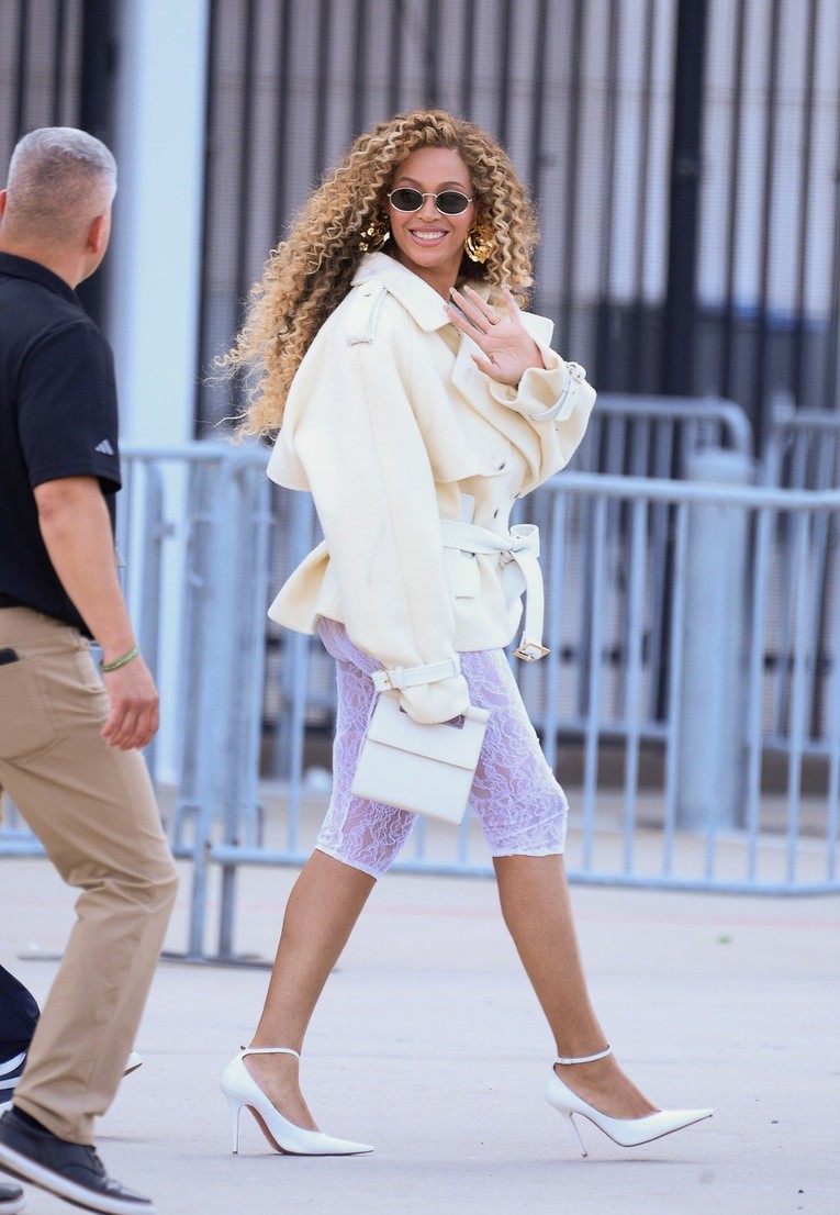 Beyoncé na stadion stigla u čipkastom kombinezonu i salonkama
