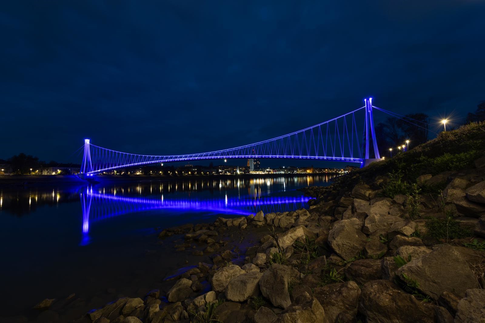 Znamenitosti diljem zemlje osvijetljene plavom bojom. Razlog je veoma važan