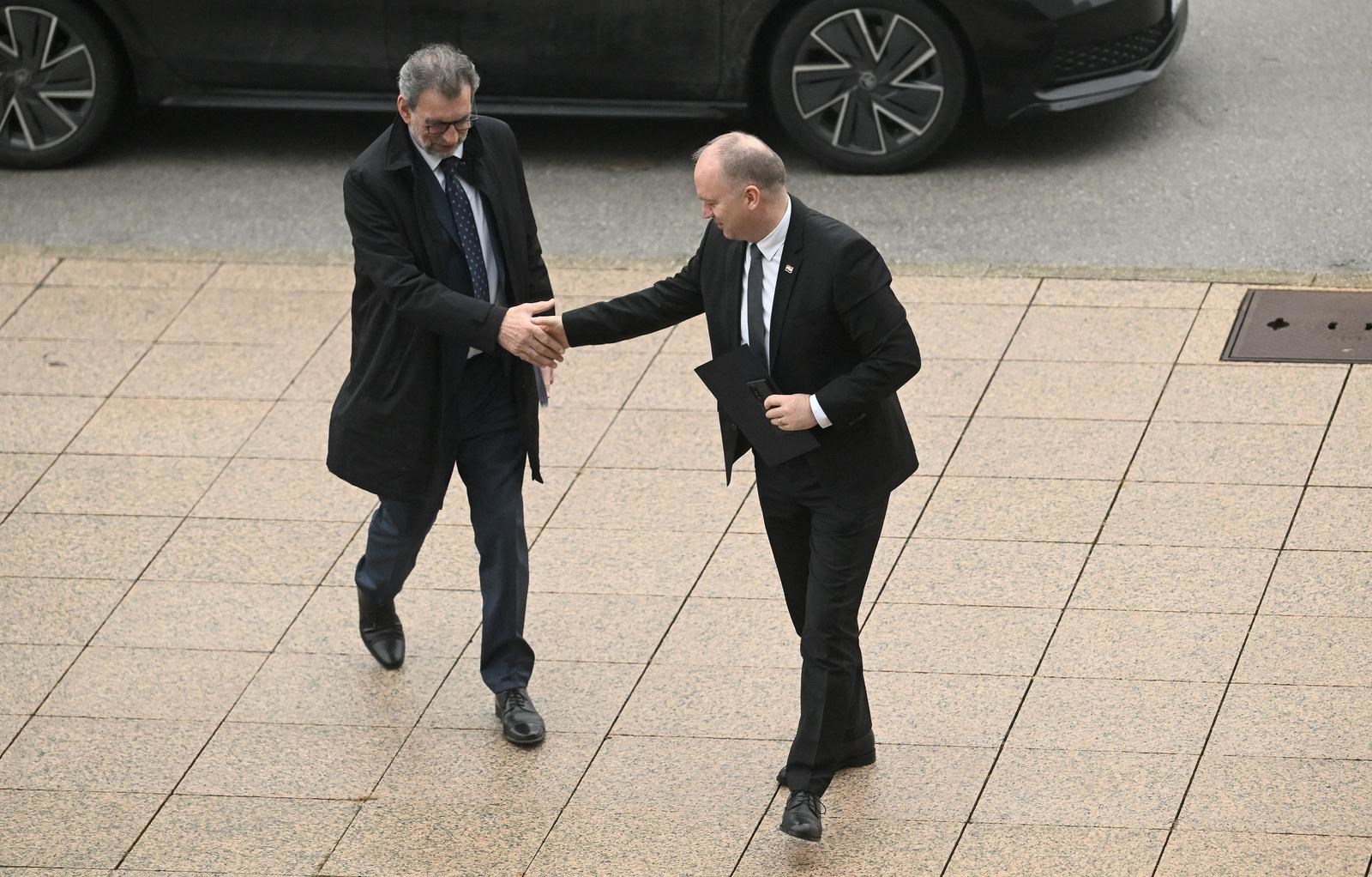 U Zagrebu se održava škola hrvatskog za iseljenike. Ministarstvo jednom daje 1.000 eura.