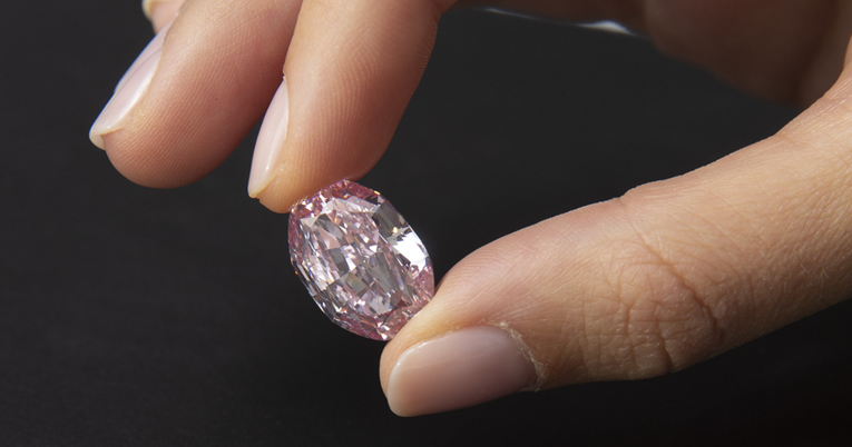 Rijedak ružičasti dijamant vrijedan 35 milijuna dolara ide na aukciju