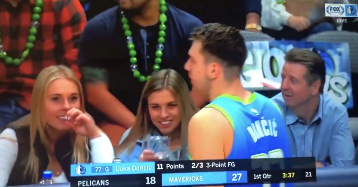 Dvije djevojke zaljubljenim pogledom pratile svaki Dončićev potez