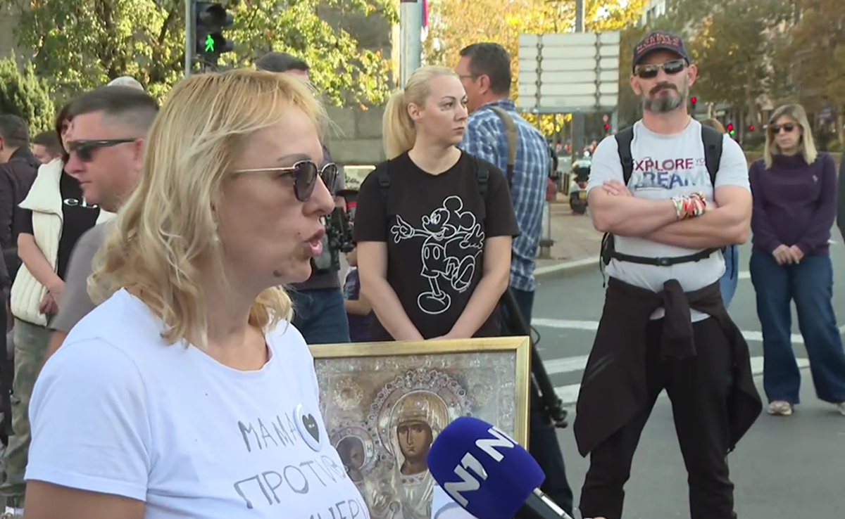 Majka poginulog Stefana započela štrajk glađu kod Skupštine Srbije