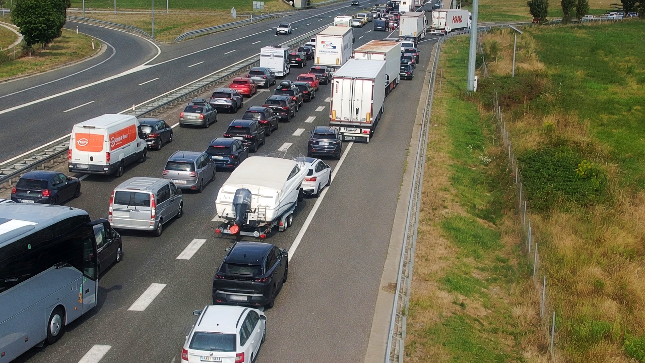 Nesreća na A1 kod Zagreba, sletio helikopter. Promet bio prekinut, ogromna je kolona
