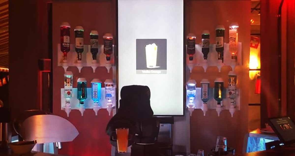 VIDEO Švicarcima će koktele miješati robot, pogledajte kako to radi