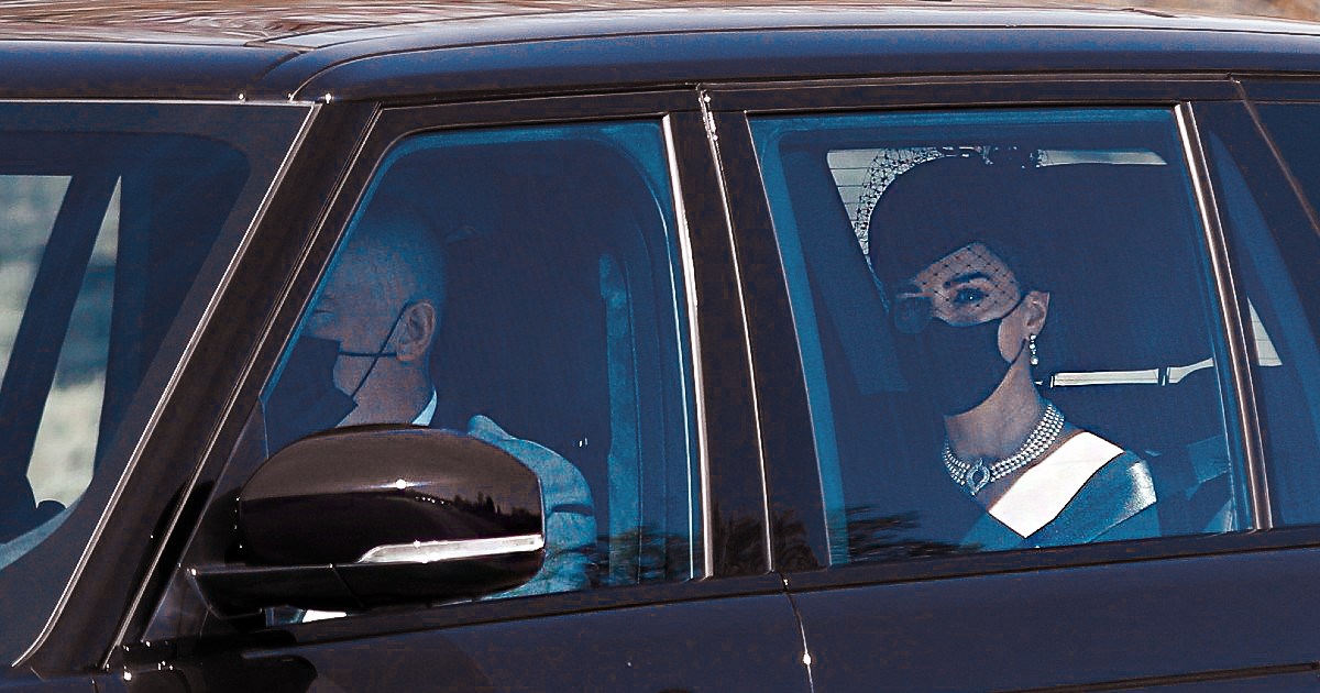Kate i William među prvima stigli na sprovod, njena ogrlica privukla pažnju