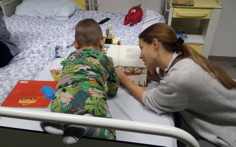 Hrvati velikog srca: Gomila ljudi javila se da priča priče djeci u bolnicama