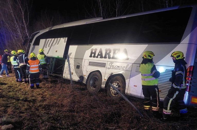 Prevrnuo se autobus na autocesti A1