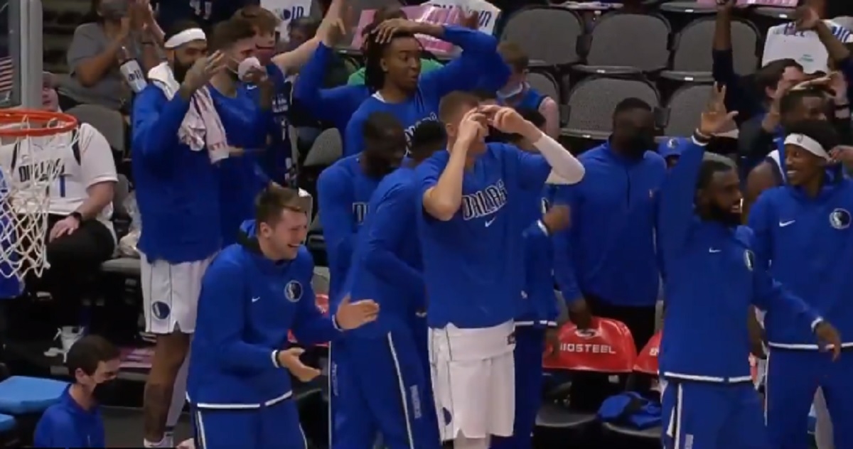 "Bobi Marjanović je postao Steph Curry." Pogledajte reakciju Dončića i klupe Mavsa